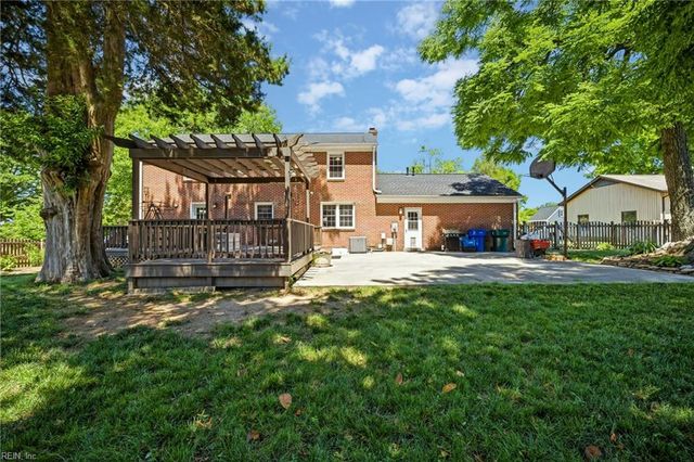 4 E Governor DR, Newport News, VA 23602