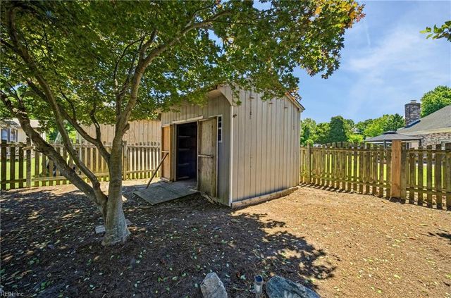 4 E Governor DR, Newport News, VA 23602