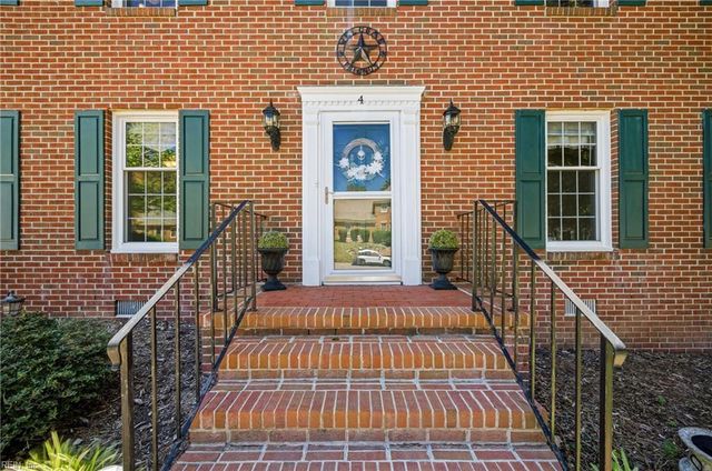 4 E Governor DR, Newport News, VA 23602