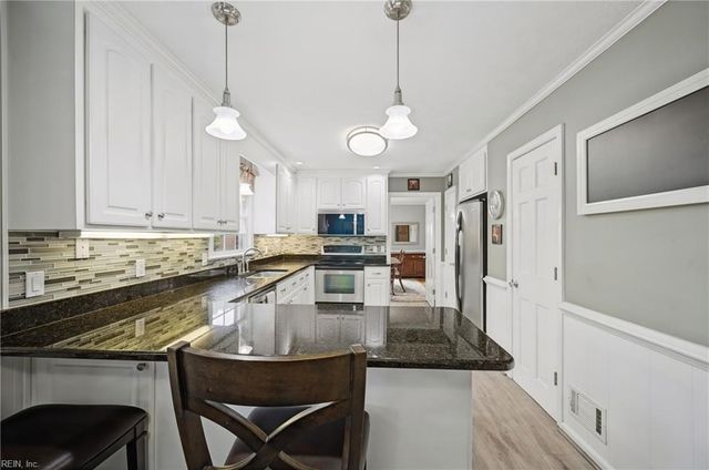 4 E Governor DR, Newport News, VA 23602