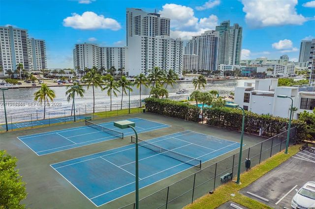 800 Parkview Dr 527, Hallandale Beach, FL 33009