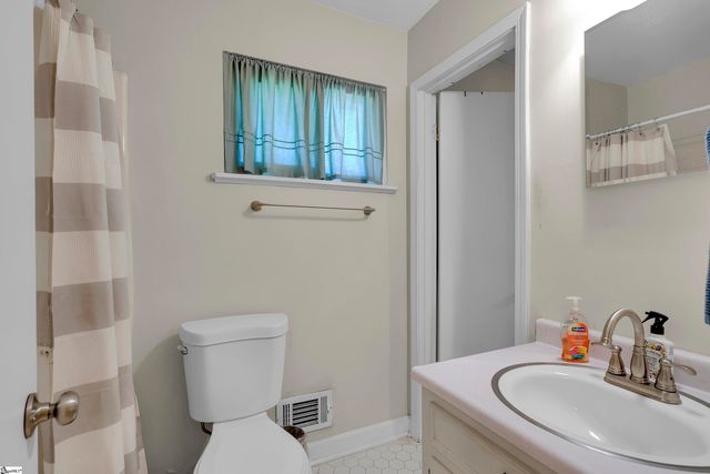 6 Greenfield Court, Greenville, SC 29615