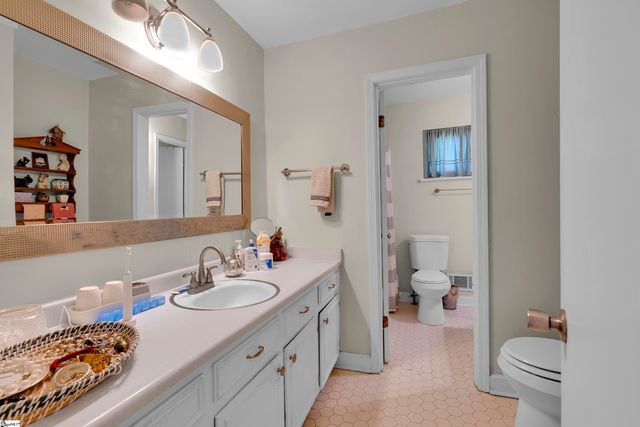 6 Greenfield Court, Greenville, SC 29615