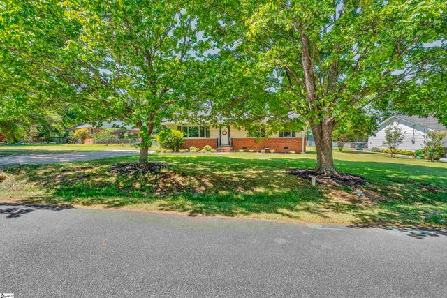 6 Greenfield Court, Greenville, SC 29615