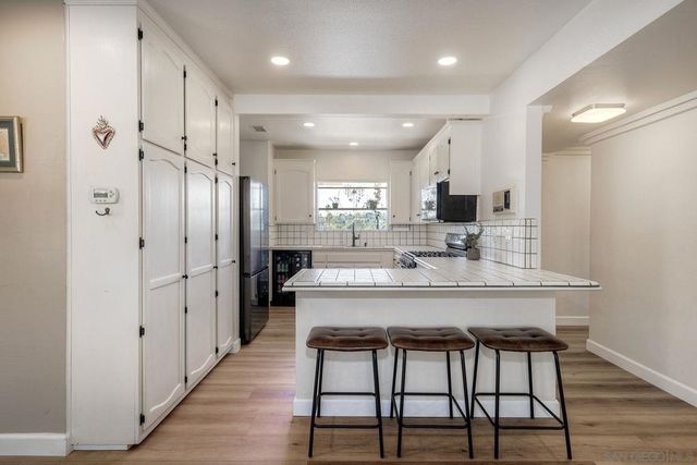 129 Avalon Dr, Vista, CA 92084