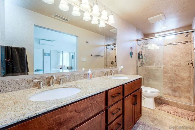 129 Avalon Dr, Vista, CA 92084