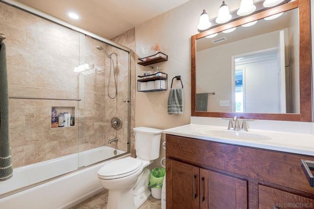 129 Avalon Dr, Vista, CA 92084