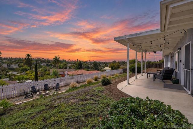 129 Avalon Dr, Vista, CA 92084
