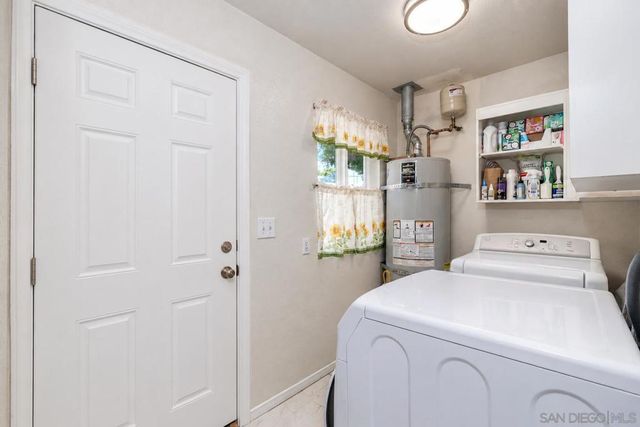129 Avalon Dr, Vista, CA 92084