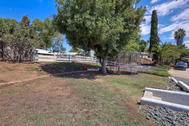 129 Avalon Dr, Vista, CA 92084