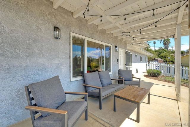 129 Avalon Dr, Vista, CA 92084