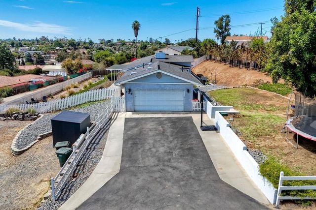 129 Avalon Dr, Vista, CA 92084