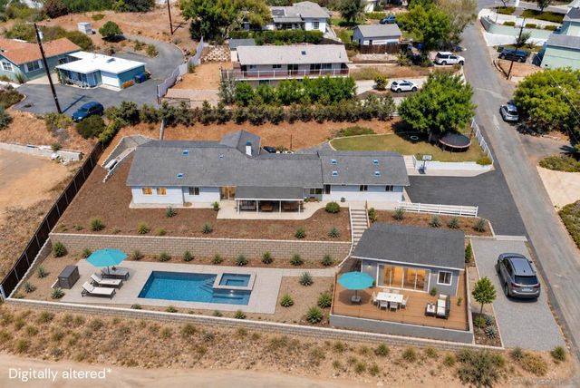 129 Avalon Dr, Vista, CA 92084