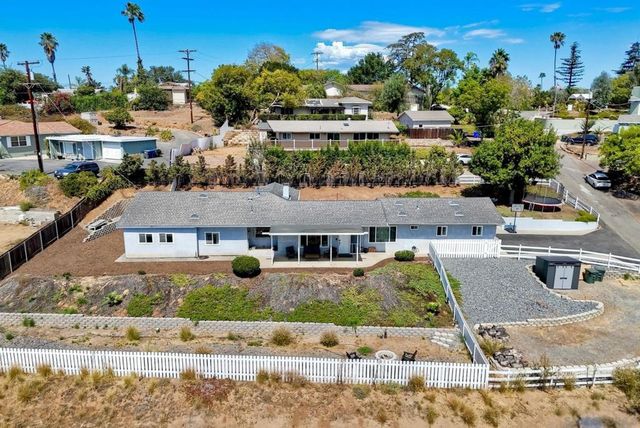 129 Avalon Dr, Vista, CA 92084