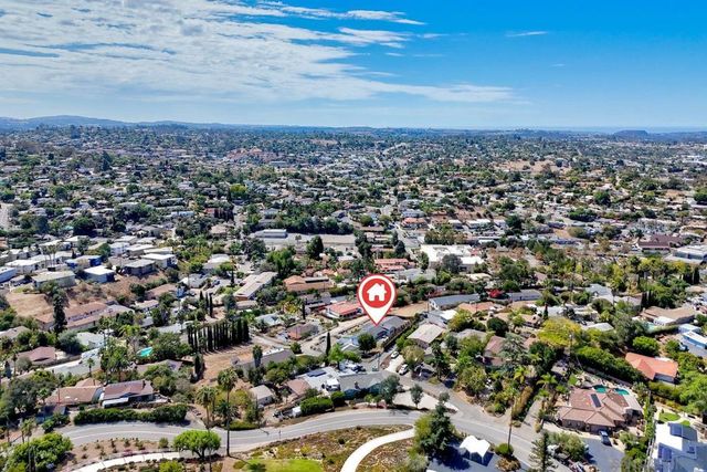129 Avalon Dr, Vista, CA 92084