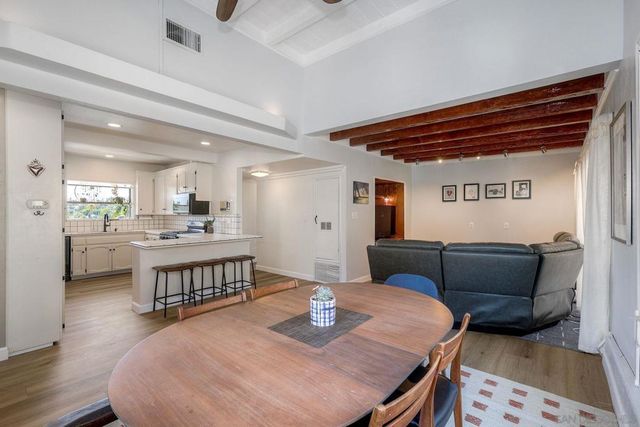129 Avalon Dr, Vista, CA 92084