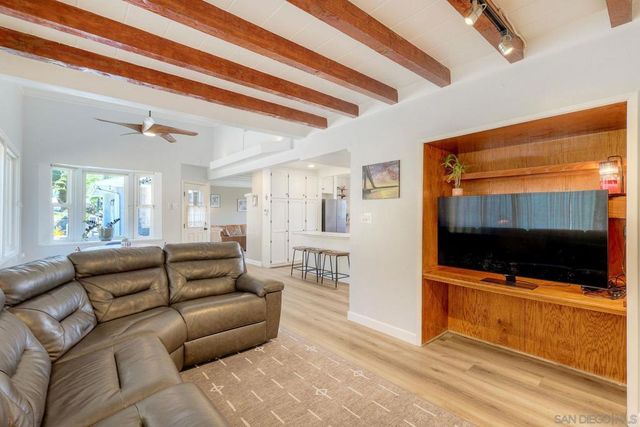 129 Avalon Dr, Vista, CA 92084