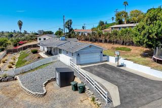 129 Avalon Dr, Vista, CA 92084