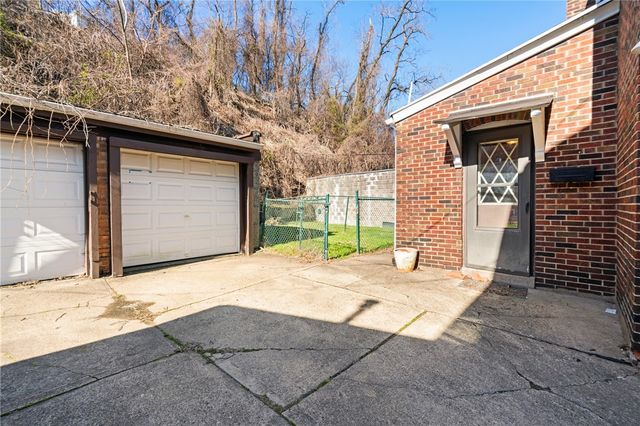 3747 Beechwood Blvd, Squirrel Hill, PA 15217