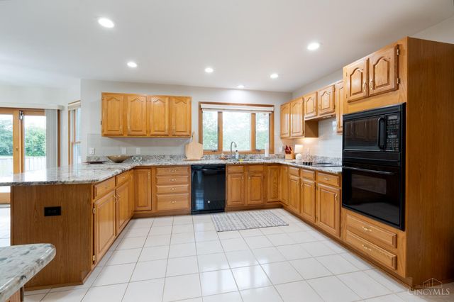 8481 Old Shaw Way, West Chester, OH 45069