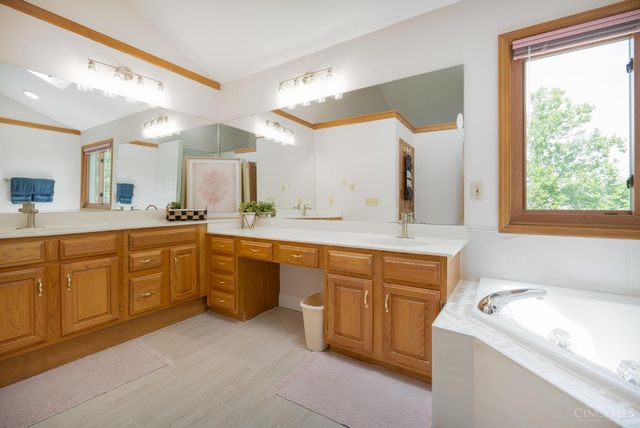 8481 Old Shaw Way, West Chester, OH 45069