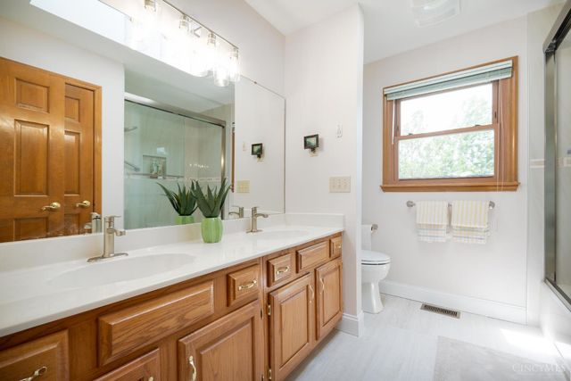 8481 Old Shaw Way, West Chester, OH 45069