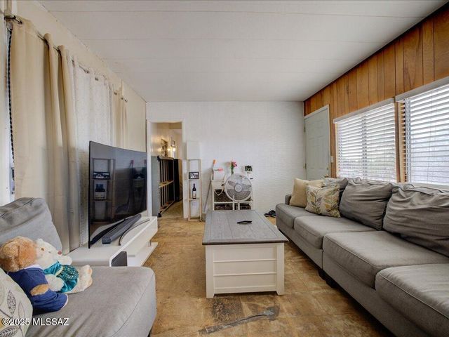 9865 S Desert Brush Loop, Tucson, AZ 85756