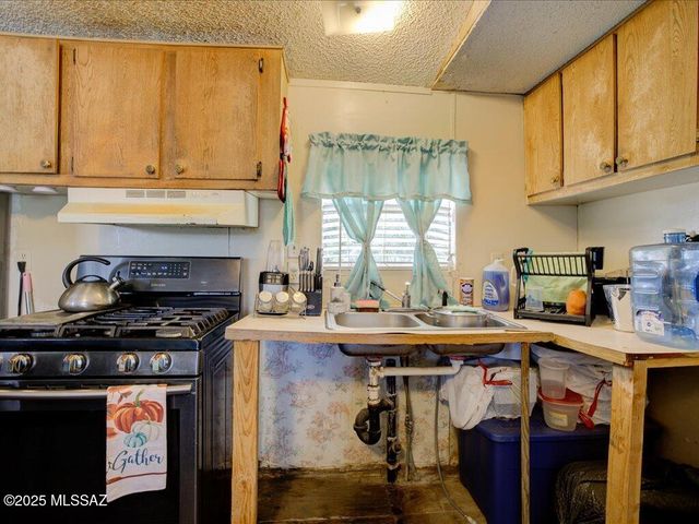 9865 S Desert Brush Loop, Tucson, AZ 85756