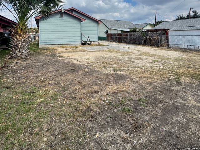 2906 W POPLAR ST, San Antonio, TX 78207