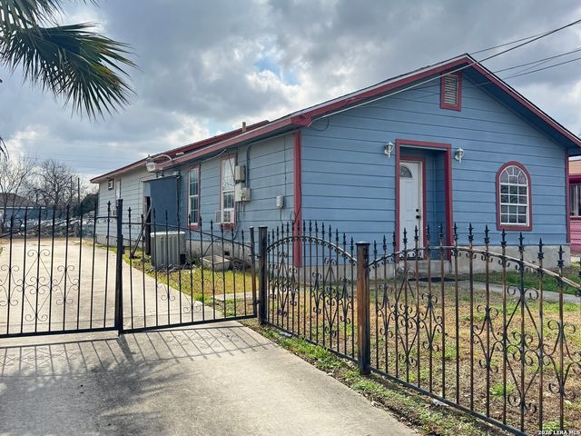 2906 W POPLAR ST, San Antonio, TX 78207