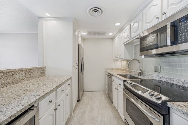 6211 W Northwest Highway 300, Dallas, TX 75225