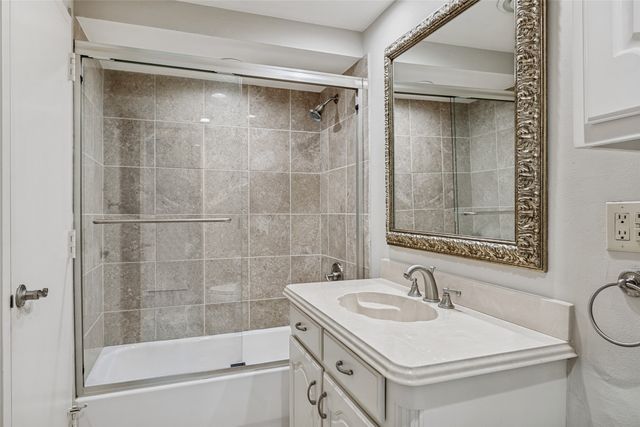 6211 W Northwest Highway 300, Dallas, TX 75225