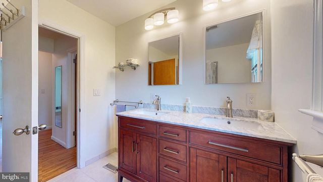 60 DAWN DR, Mount Holly, NJ 08060
