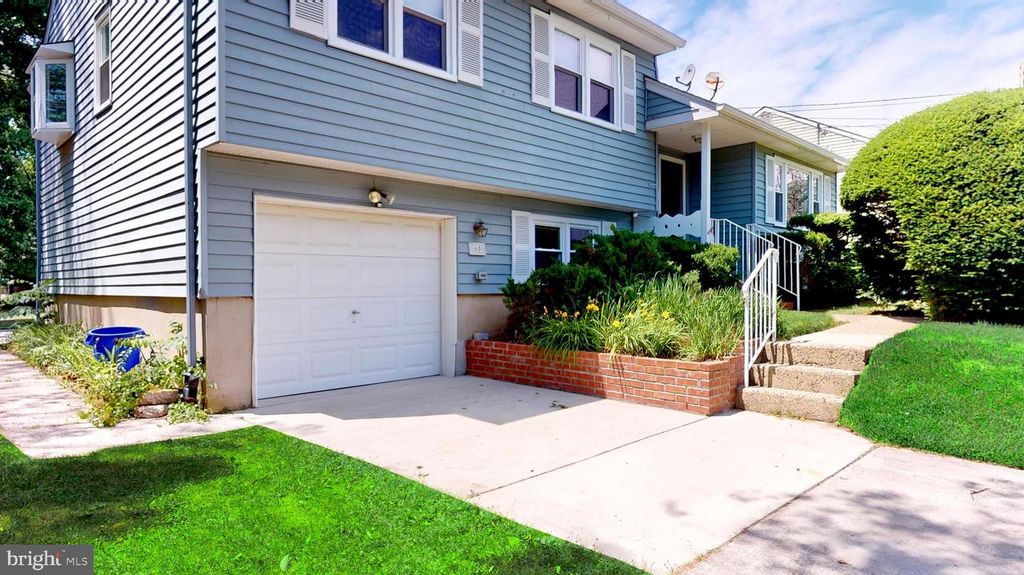 60 DAWN DR, Mount Holly, NJ 08060