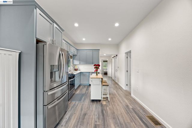 560 N M St, Livermore, CA 94551