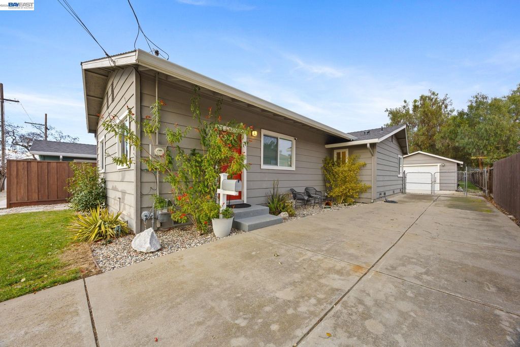 560 N M St, Livermore, CA 94551