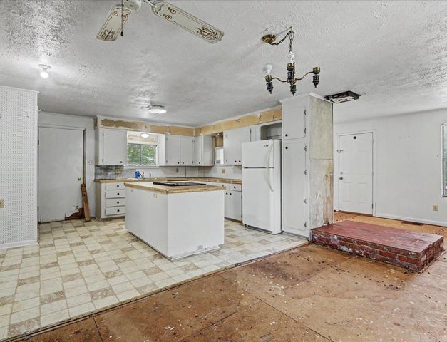 211 Cessna Circle, Hot Springs, AR 71913
