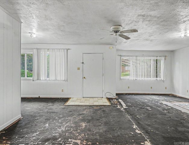 211 Cessna Circle, Hot Springs, AR 71913