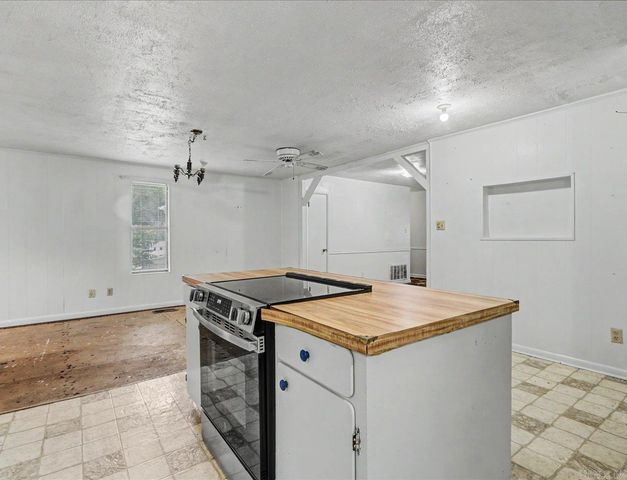 211 Cessna Circle, Hot Springs, AR 71913