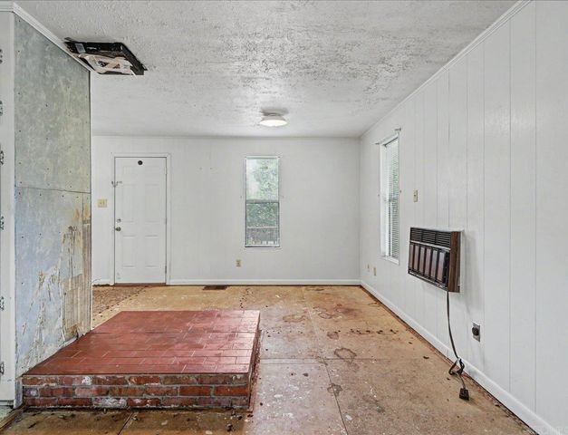 211 Cessna Circle, Hot Springs, AR 71913