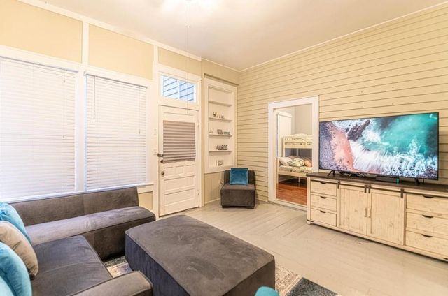 2009 Avenue O, Galveston, TX 77550