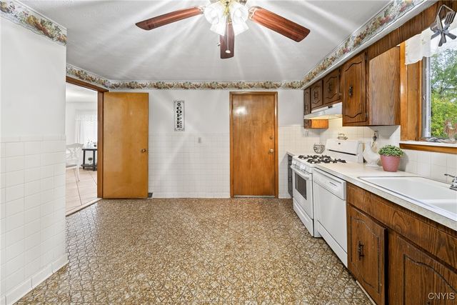 809 East Division Street, Syracuse, NY 13208