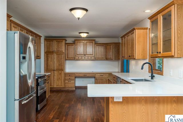 2100 Peregrine Lane, North Mankato, MN 56003