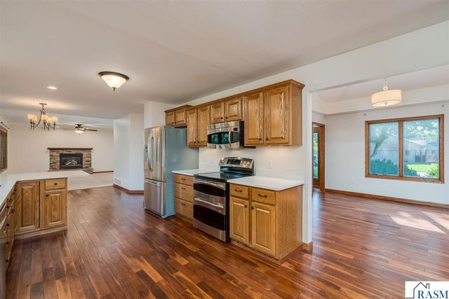 2100 Peregrine Lane, North Mankato, MN 56003