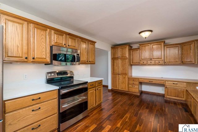 2100 Peregrine Lane, North Mankato, MN 56003