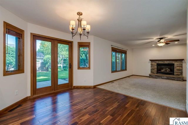 2100 Peregrine Lane, North Mankato, MN 56003