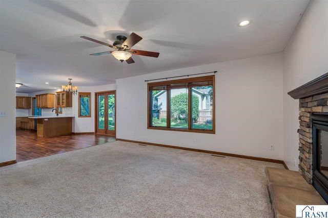2100 Peregrine Lane, North Mankato, MN 56003