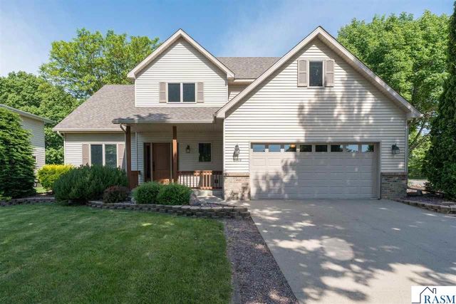2100 Peregrine Lane, North Mankato, MN 56003