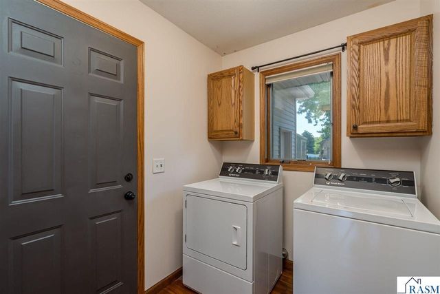 2100 Peregrine Lane, North Mankato, MN 56003