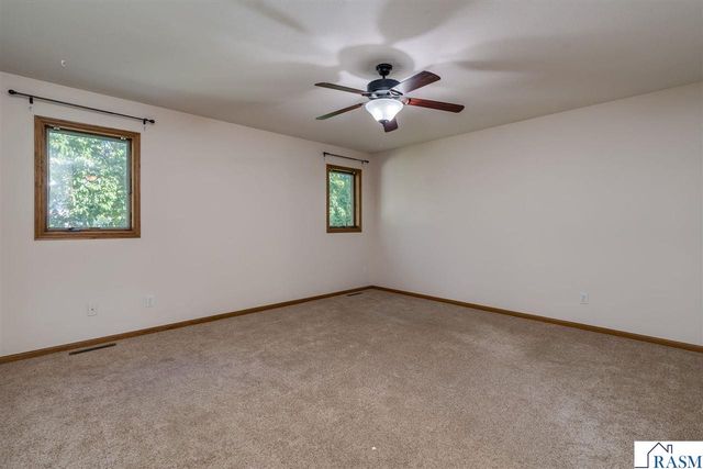 2100 Peregrine Lane, North Mankato, MN 56003
